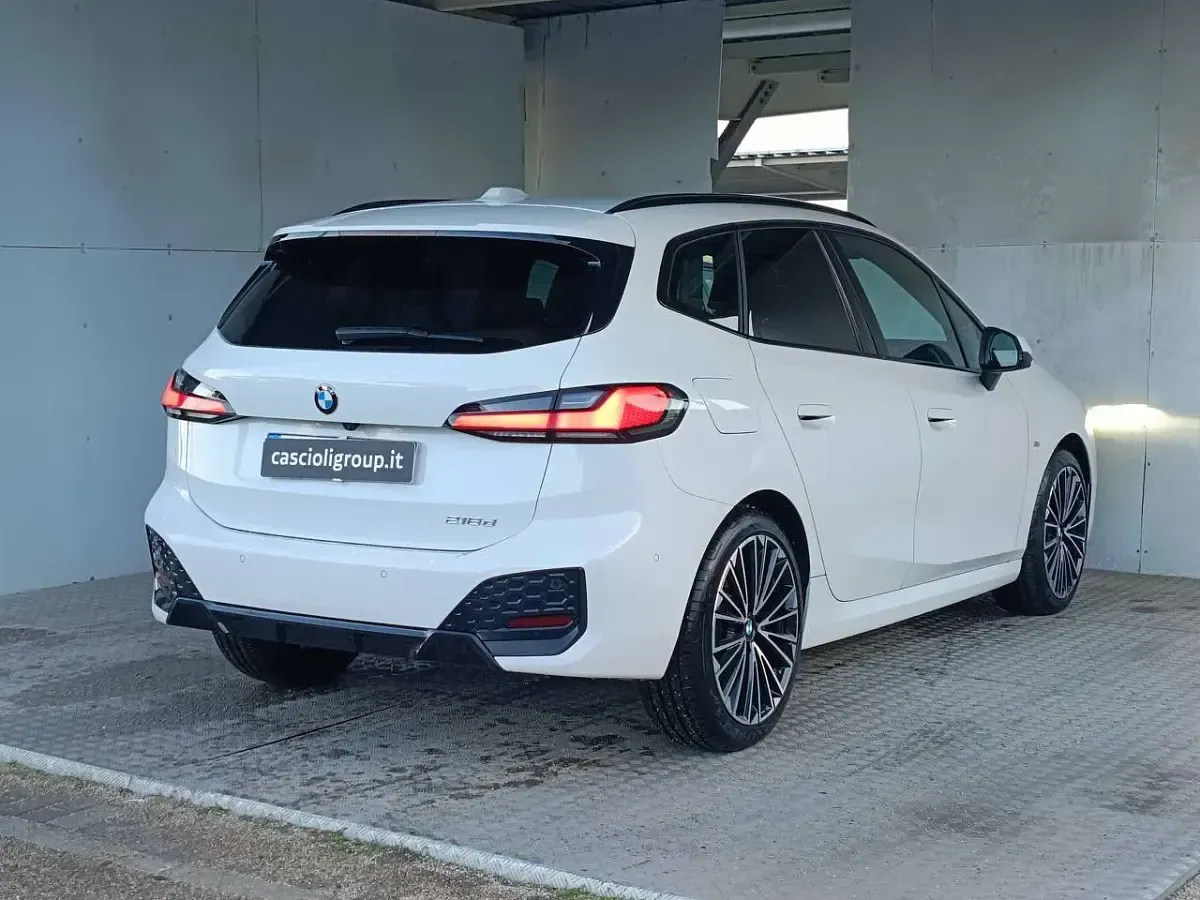Usata BMW 218 Active Tourer Comfort Edition 150 CV (110 kW) 2024 Alpinweiss iii pastello Monovolume