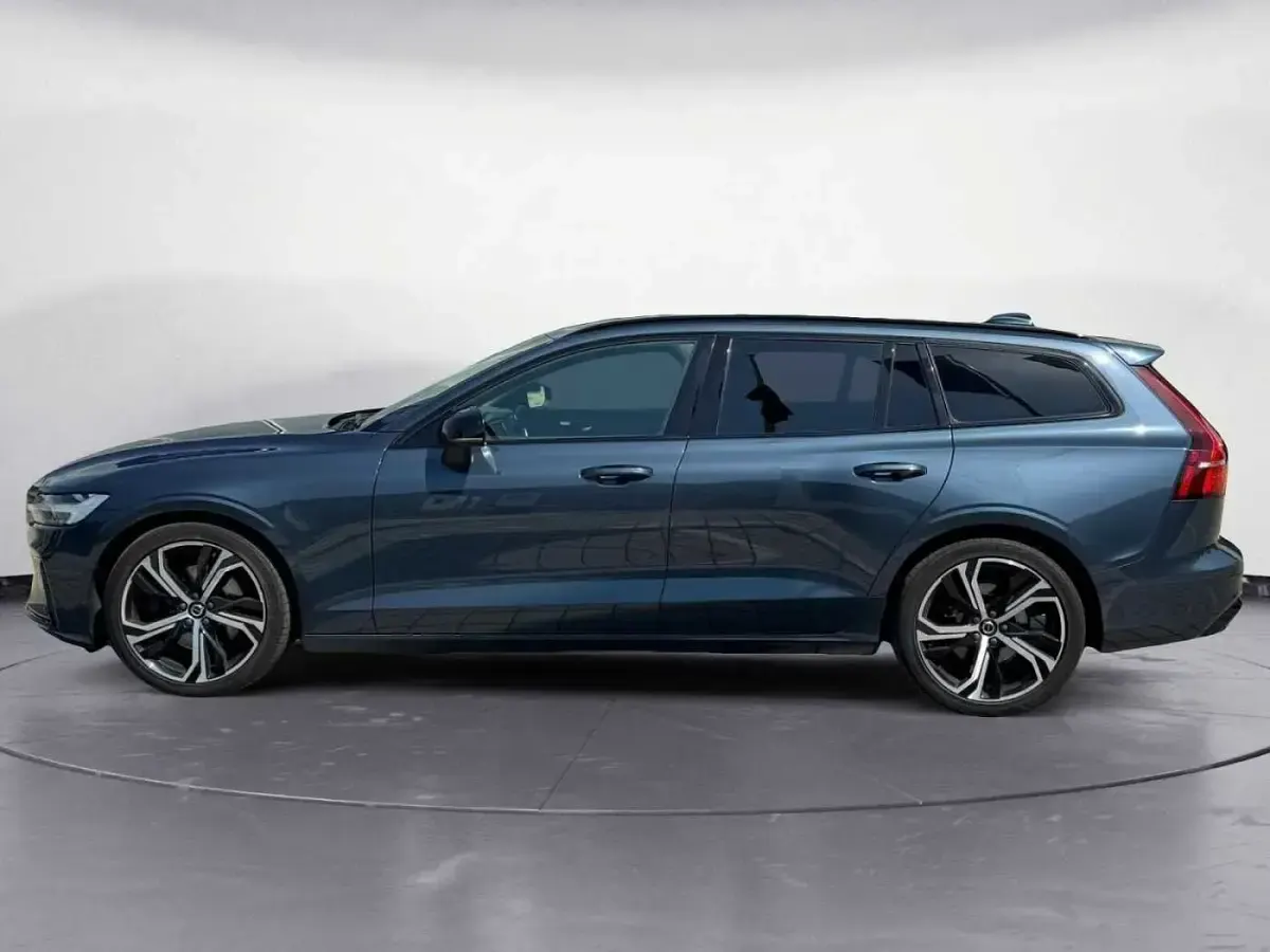 Usata Volvo V60 120 CV (88 kW) 2023 Blu Station wagon