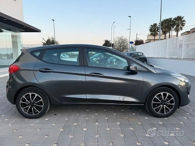 Usata Ford Fiesta 75 CV (55 kW) 2020 Grigio Utilitaria
