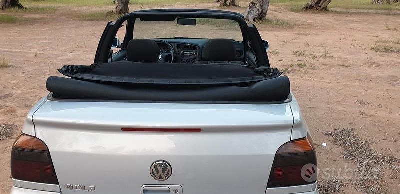 Usata VW Golf Cabriolet 101 CV (74 kW) 1998 Grigio Cabrio