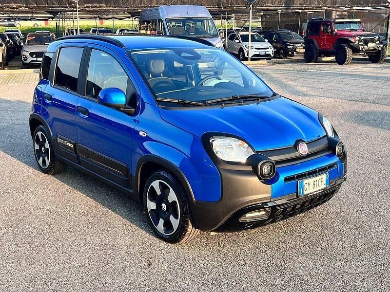 Nuova Fiat Panda Cross 70 CV (51 kW) 2025 Blu Utilitaria