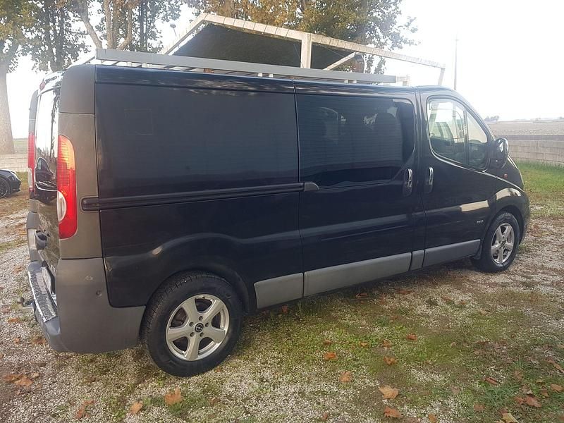 Usata Opel Vivaro 90 CV (66 kW) 2013 Nero Monovolume