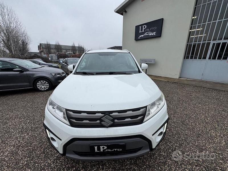 Usata Suzuki Vitara 119 CV (87 kW) 2017 Bianco Station wagon