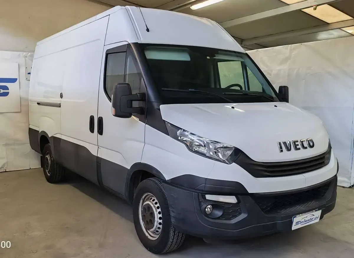 Usata Iveco Daily 136 CV (100 kW) 2017 Bianco Furgone