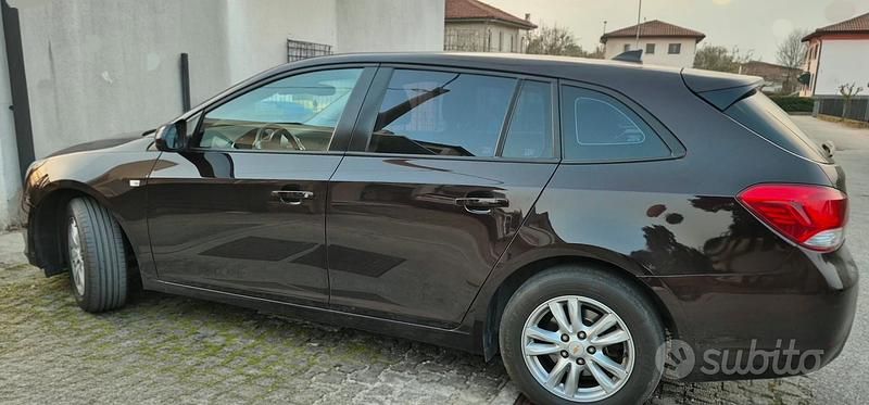 Usata Chevrolet Cruze 131 CV (96 kW) 2013 Marrone Station wagon