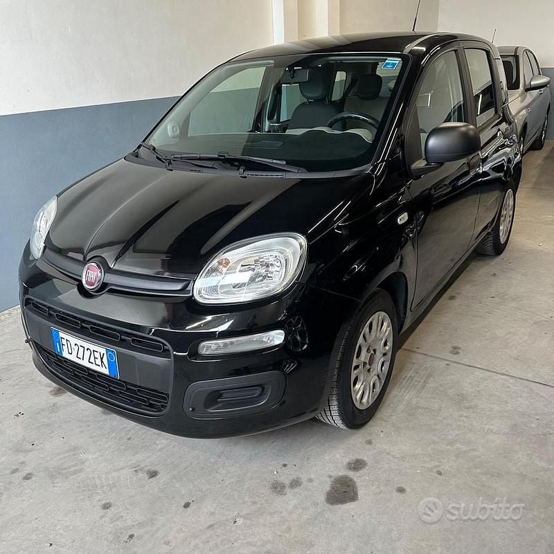 Usata Fiat Panda Lounge 69 CV (50 kW) 2016 Nero Utilitaria