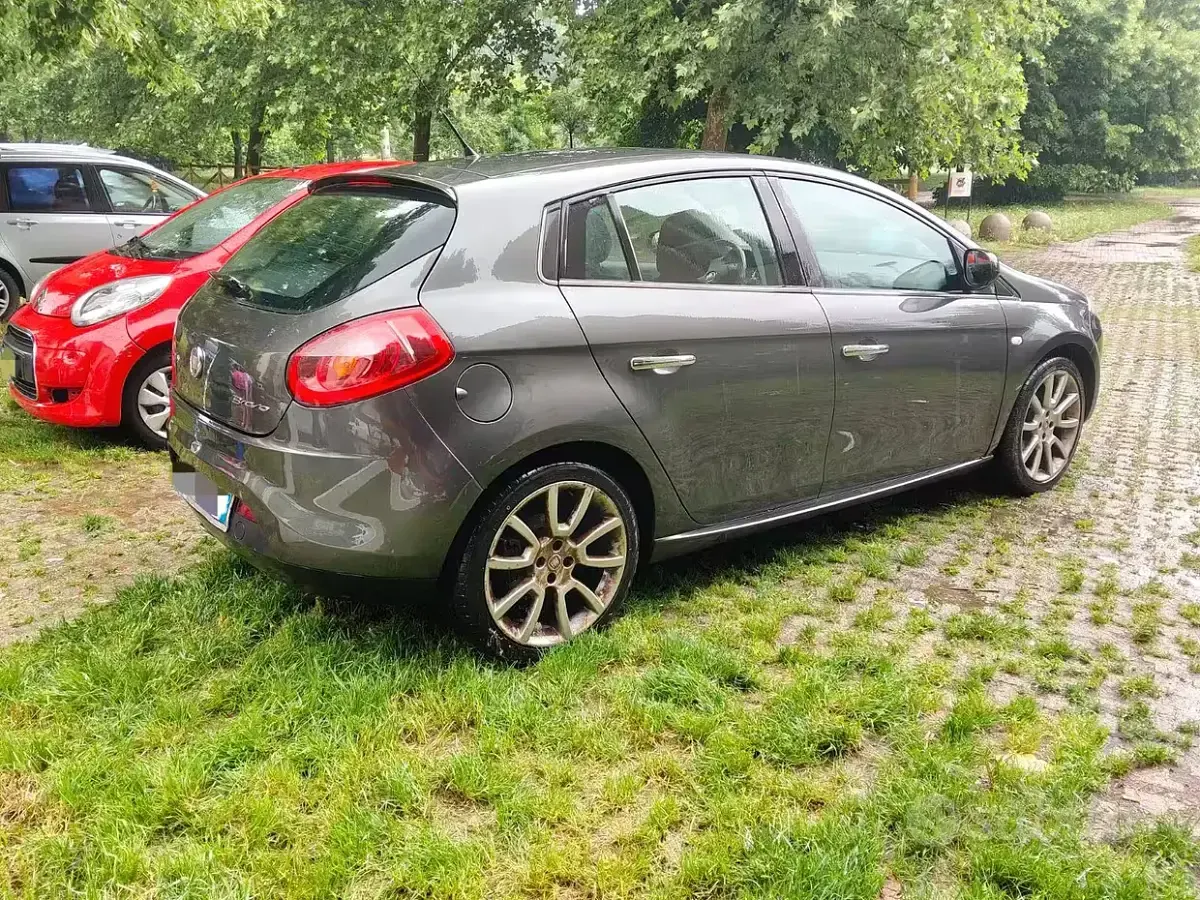 Usata Fiat Bravo 105 CV (77 kW) 2013 Grigio Utilitaria