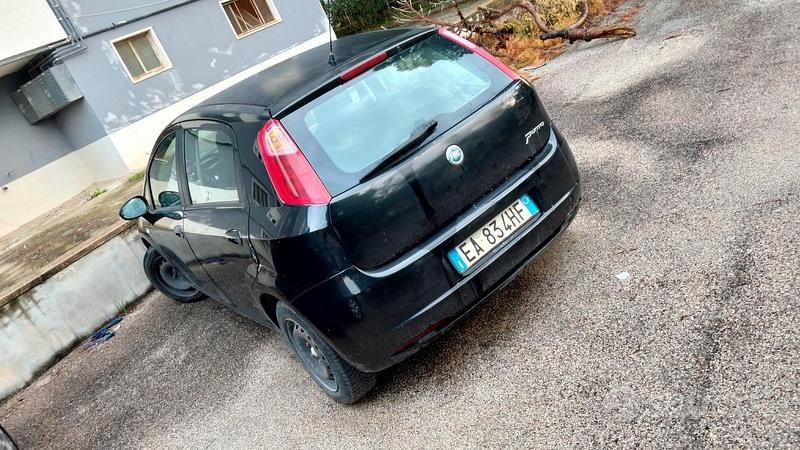Usata Fiat Grande Punto 75 CV (55 kW) 2010 Nero Utilitaria