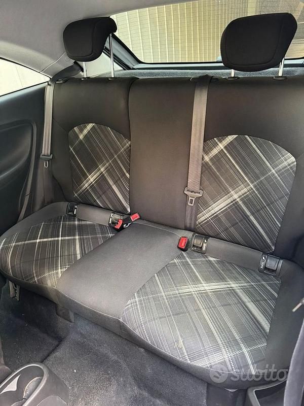 Usata Opel Corsa 2015 Grigio Coupé