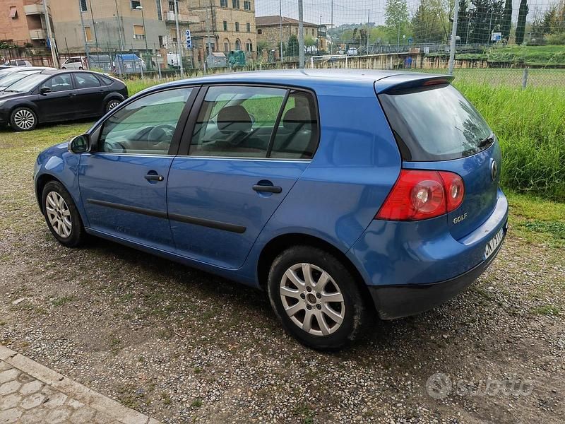 Usata VW Golf IV 115 CV (84 kW) 2004 Blu Berlina