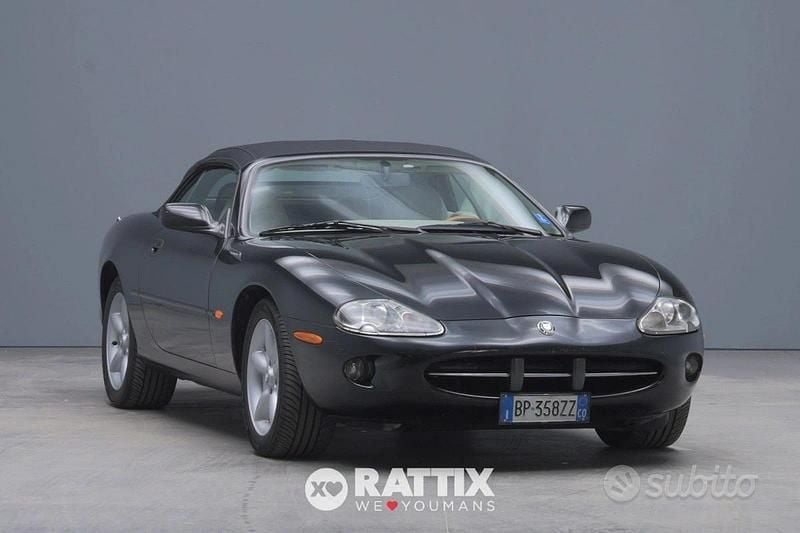 Usata Jaguar XK8 284 CV (208 kW) 1997 Nero Cabrio