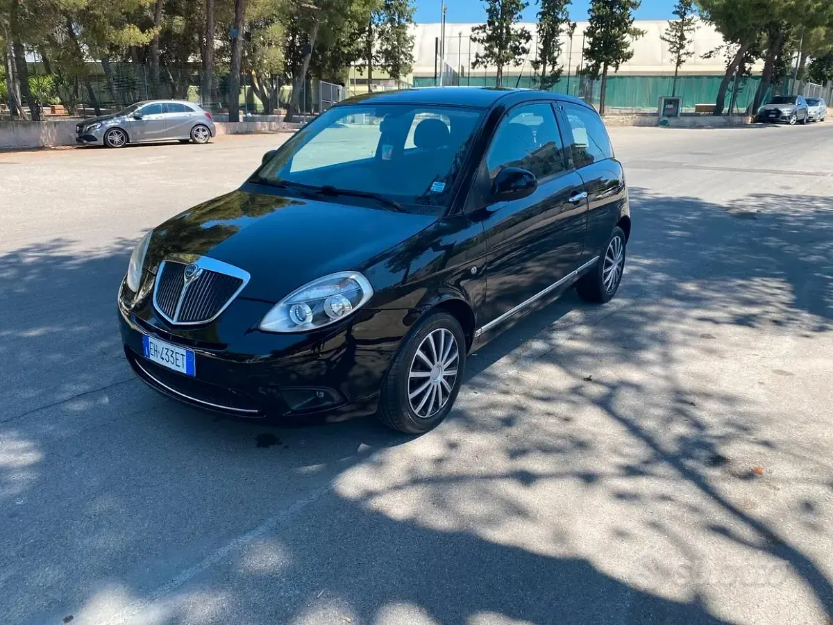 Usata Lancia Ypsilon 95 CV (69 kW) 2010 Nero Utilitaria