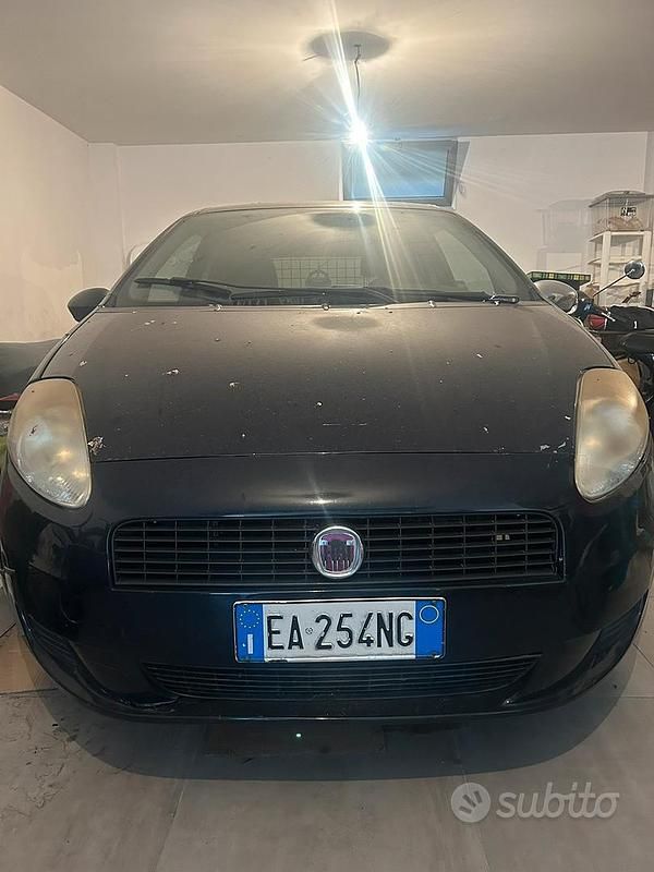 Usata Fiat Grande Punto 77 CV (56 kW) 2010 Blu Utilitaria