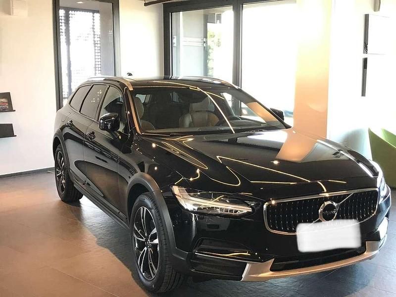 Begagnad Volvo V90 CC Pro 190 HK (139 kW) 2019 Svart Kombi