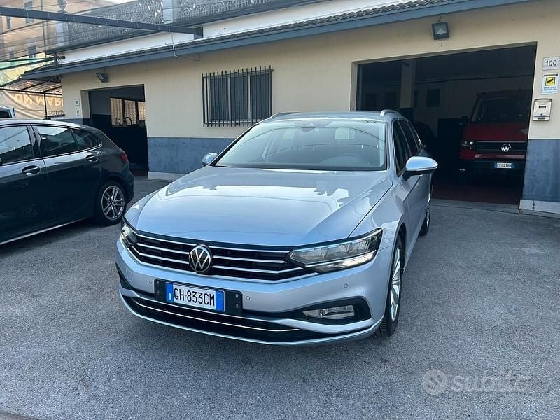 Usata VW Passat Business 122 CV (89 kW) 2021 Grigio Station wagon