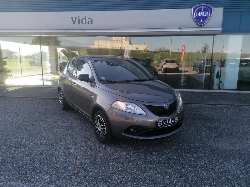 Usata Lancia Ypsilon 69 CV (50 kW) 2019 Grigio