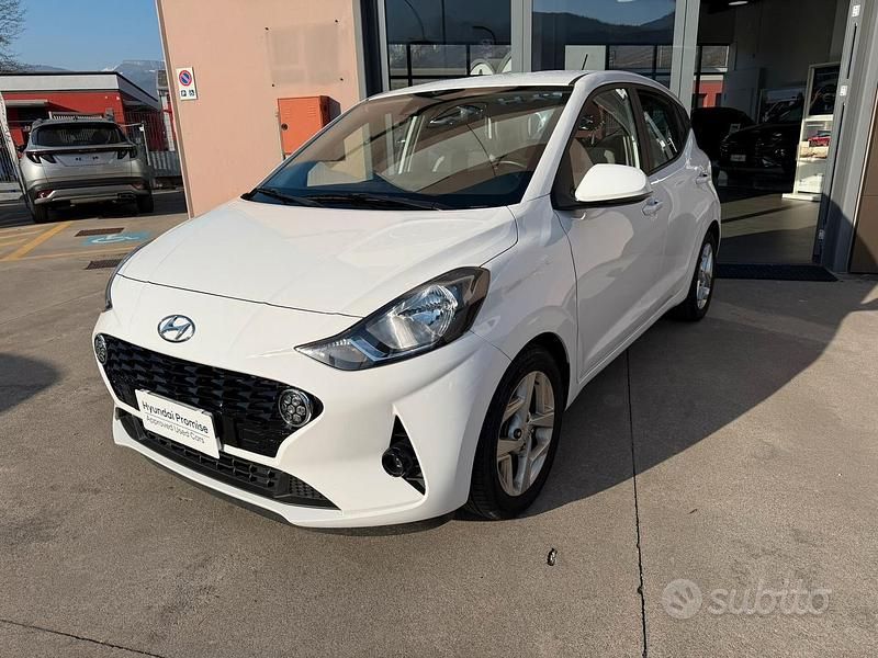 Usata Hyundai i10 65 CV (47 kW) 2023 Bianco Utilitaria