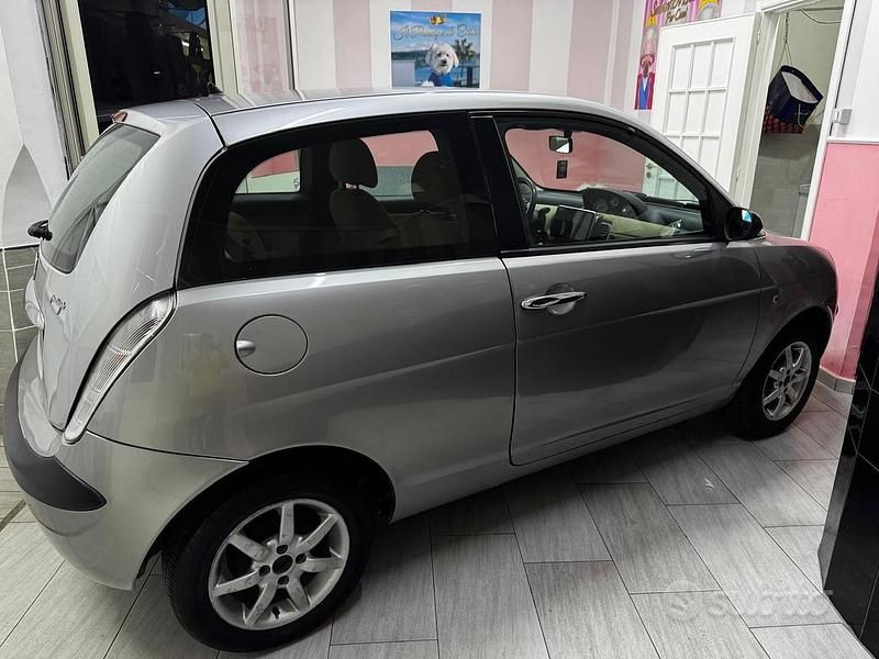 Usata Lancia Ypsilon 69 CV (50 kW) 2007 Grigio Utilitaria