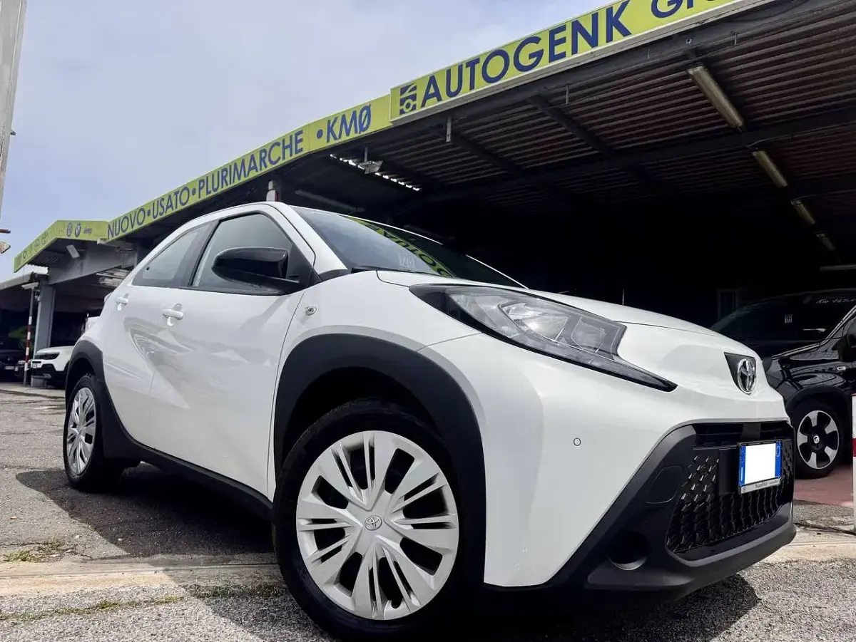 Gebraucht Toyota Aygo X Active 72 PS (52 kW) 2025 Weiß SUV