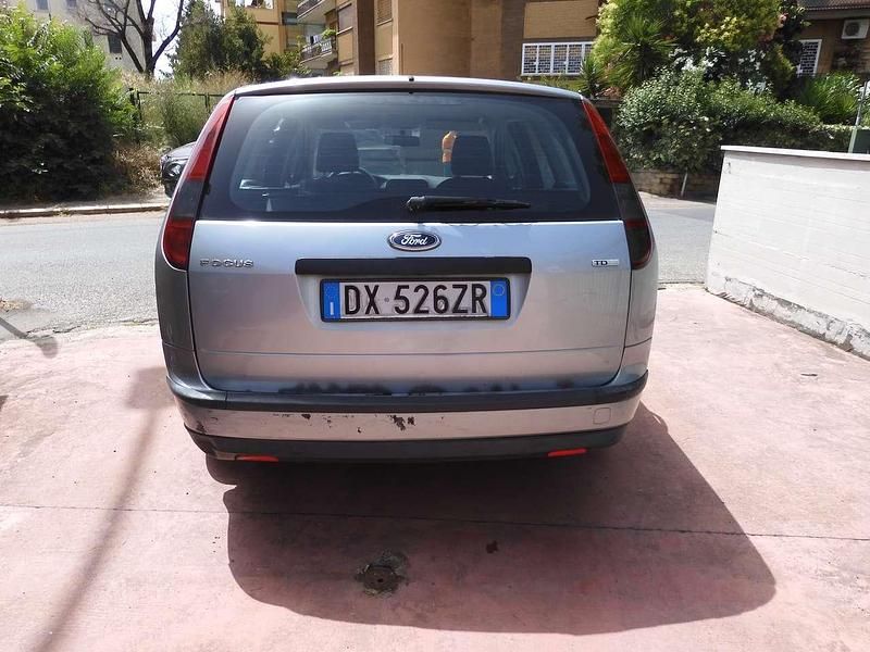 Usata Ford Focus 110 CV (80 kW) 2005 Argento Station wagon