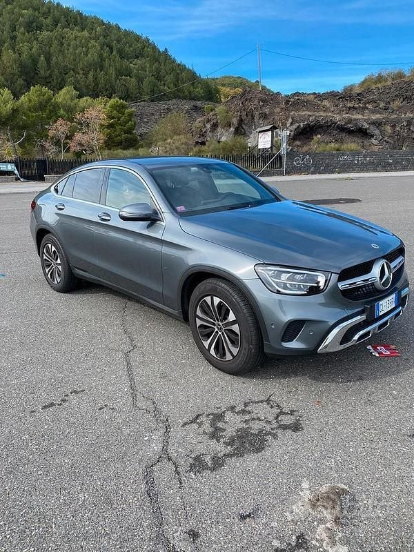 Grigio Usata 2022 Mercedes GLC220 Tre volumi | 41.800 € (Buon prezzo) - Immagine 1/4