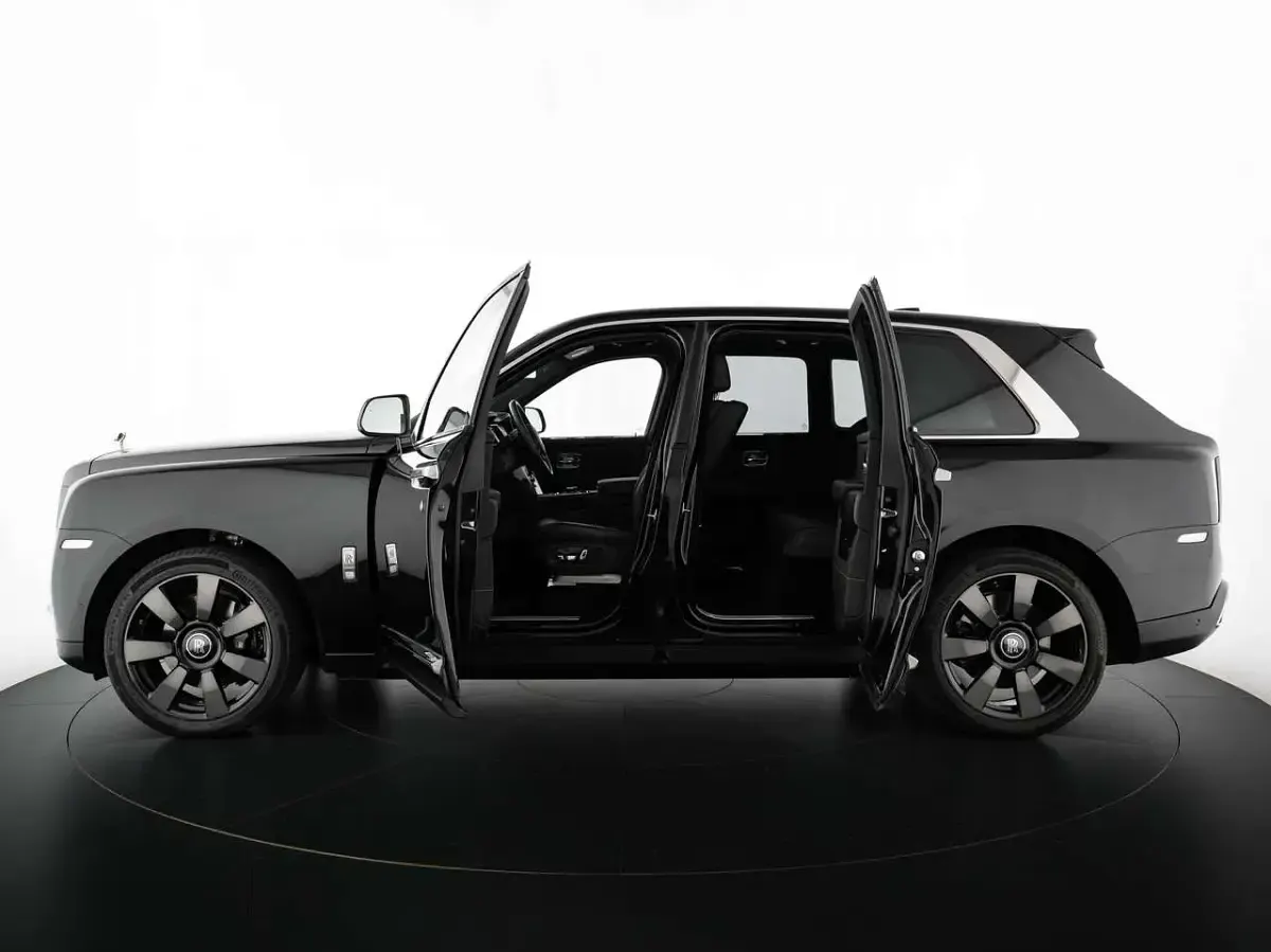 Usata Rolls Royce Cullinan 571 CV (419 kW) 2020 Nero SUV