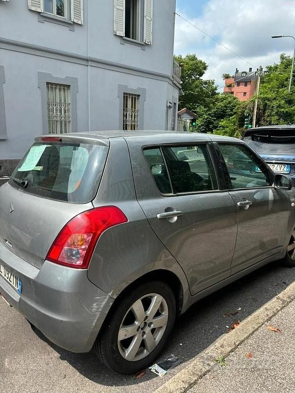 Grigio Usata 2007 Suzuki Swift Due volumi | 3000 € (Buon prezzo) - Immagine 1/4