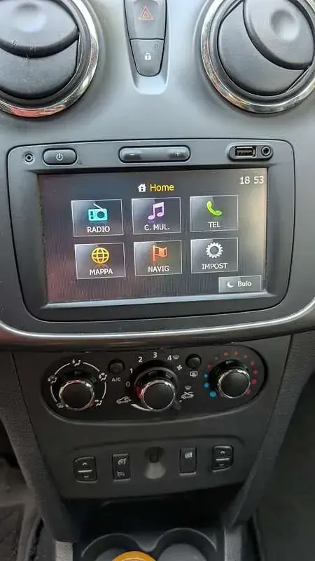 Usata Dacia Sandero Prestige 90 CV (66 kW) 2015 Berlina