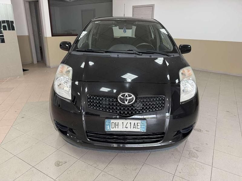 Nero Usata 2007 Toyota Yaris Tre volumi | 3600 € (Buon prezzo) - Immagine 1/4