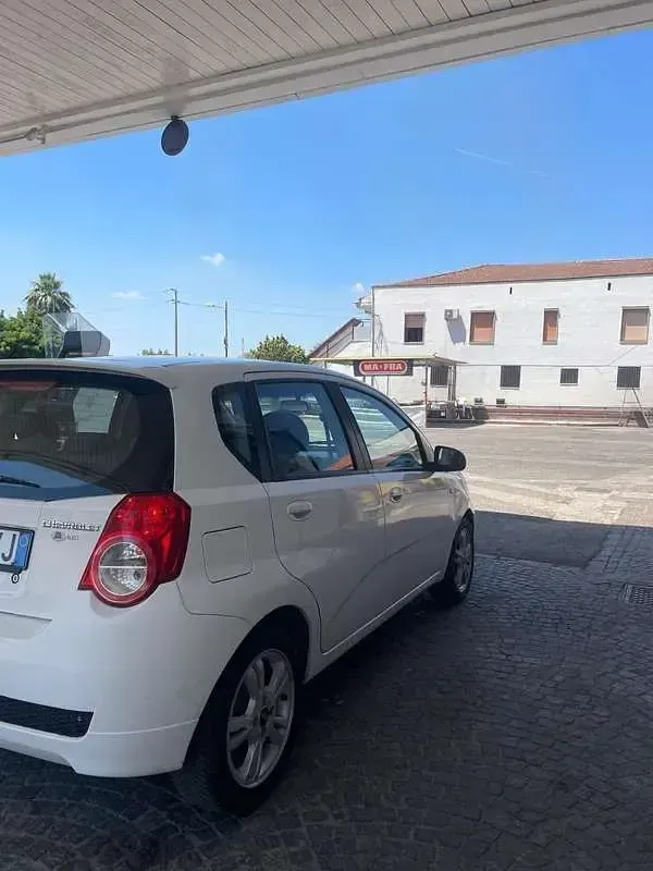 Usata Chevrolet Aveo LT 84 CV (61 kW) 2011 Bianco Berlina