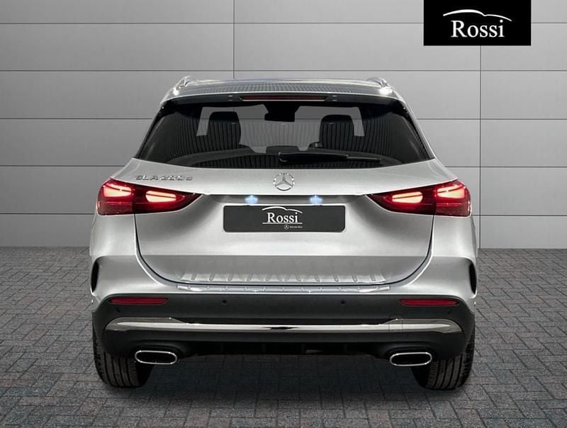 Nuova Mercedes GLA200 150 CV (110 kW) 2026 Nero notte SUV