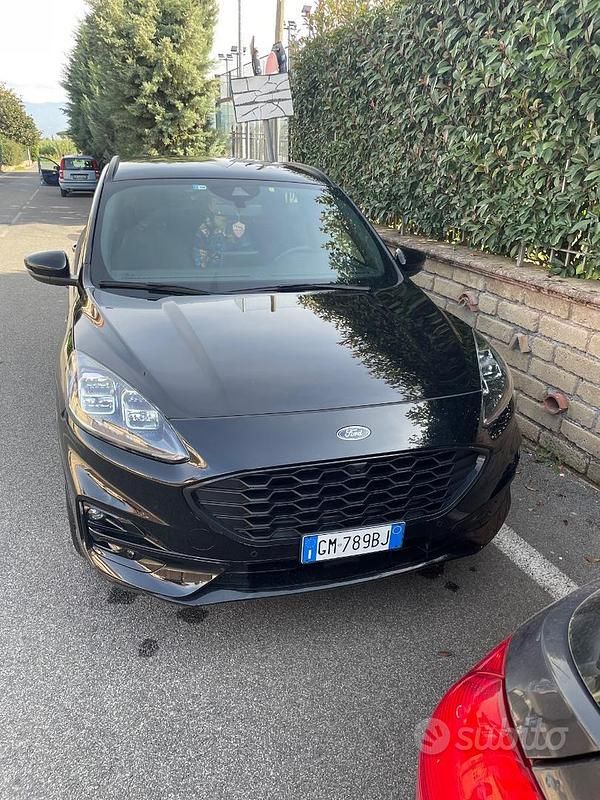 Usata Ford Kuga 120 CV (88 kW) 2022 Nero SUV