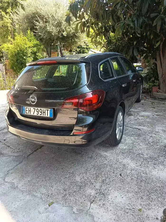 Usata Opel Astra 110 CV (80 kW) 2012 Station wagon