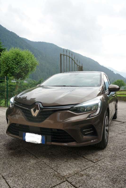 Usata Renault Clio V Intens 91 CV (66 kW) 2021 Marrone Berlina