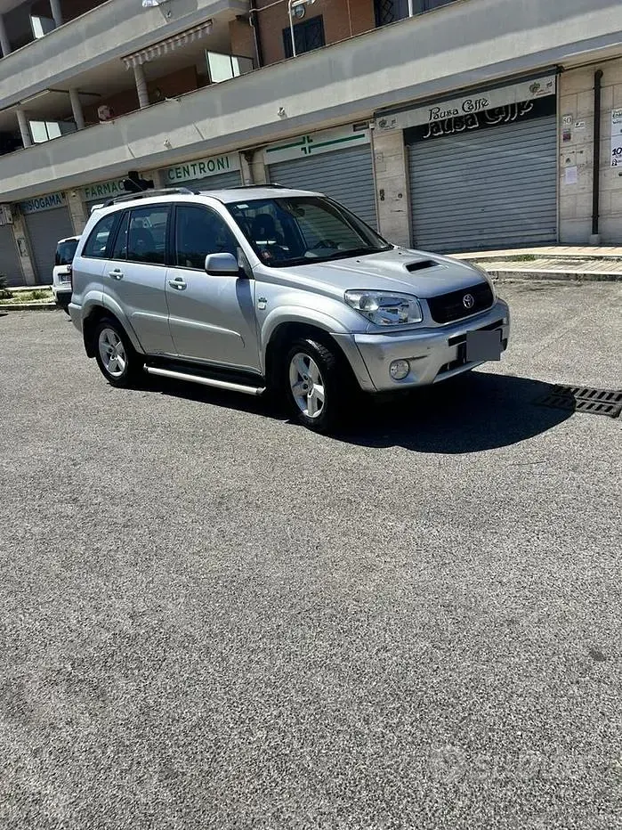 Usata Toyota RAV4 116 CV (85 kW) 2004 Grigio SUV