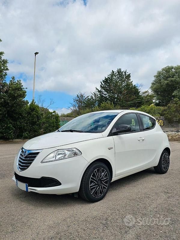 Usata Lancia Ypsilon 69 CV (50 kW) 2014 Utilitaria