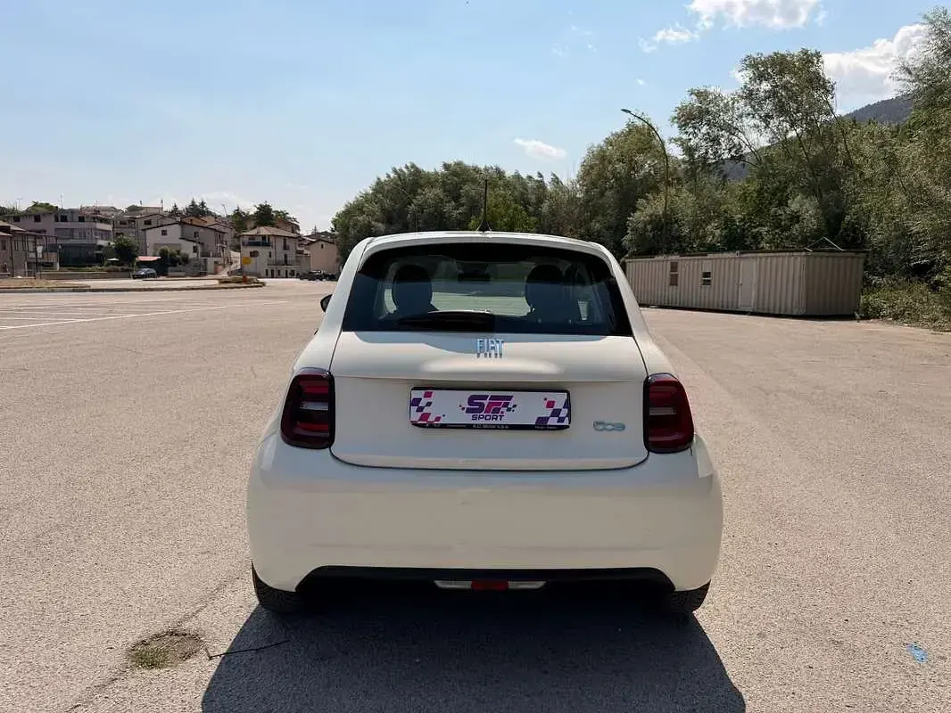 Usata Fiat 500e Passion 42 kW (58 CV) 2021 Utilitaria