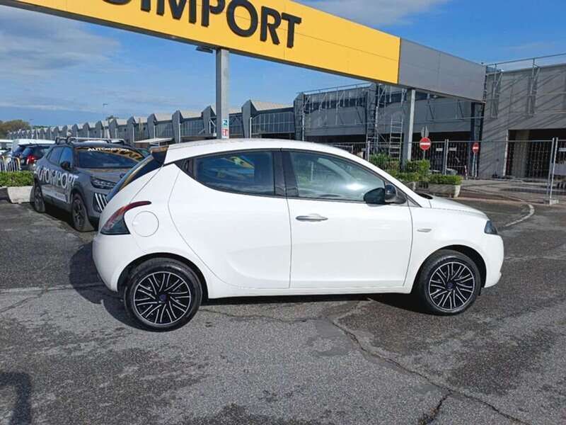 Usata Lancia Ypsilon Silver 69 CV (50 kW) 2023 Other Utilitaria