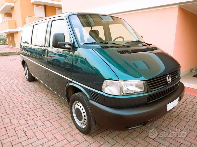 Verde Usata 1998 VW Caravelle Monovolume | 14.000 € (Buon prezzo) - Immagine 1/4