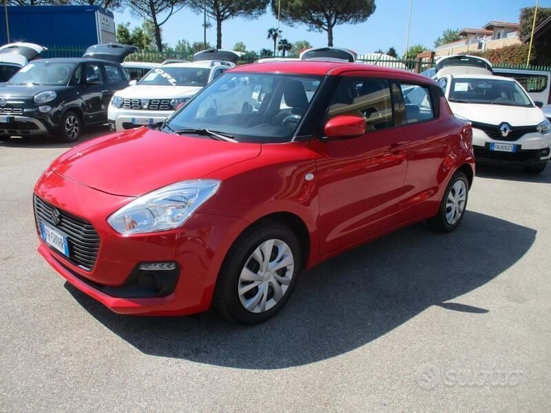 Rosso Usata 2018 Suzuki Swift Tre volumi | 7900 € (Buon prezzo) - Immagine 1/2