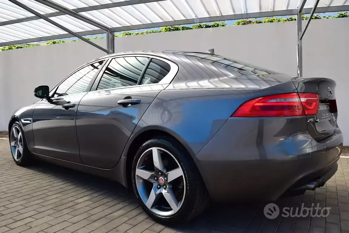 Usata Jaguar XE Prestige 180 CV (132 kW) 2015 Grigio Berlina