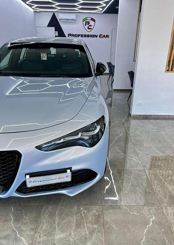 Usata Alfa Romeo Stelvio 162 CV (119 kW) 2023 Grigio moonlight SUV