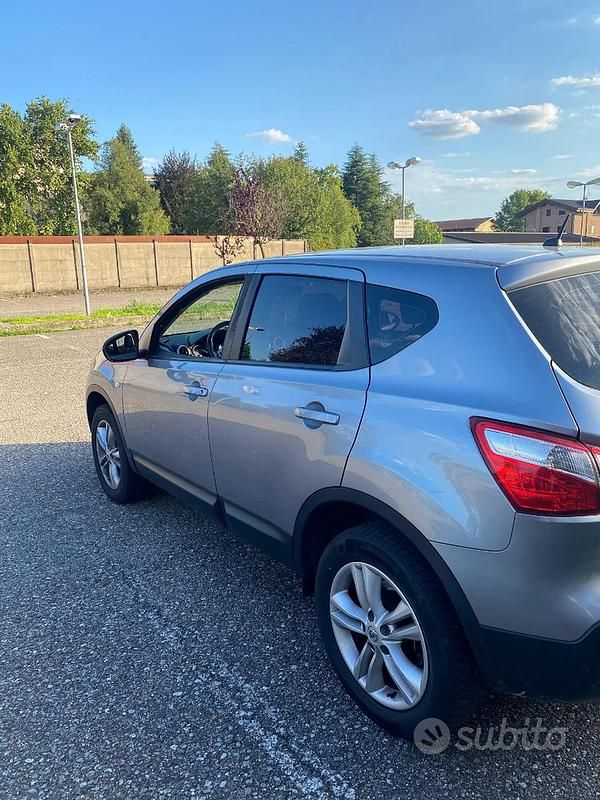 Grigio Usata 2012 Nissan Qashqai SUV | 5500 € (Buon prezzo) - Immagine 1/4