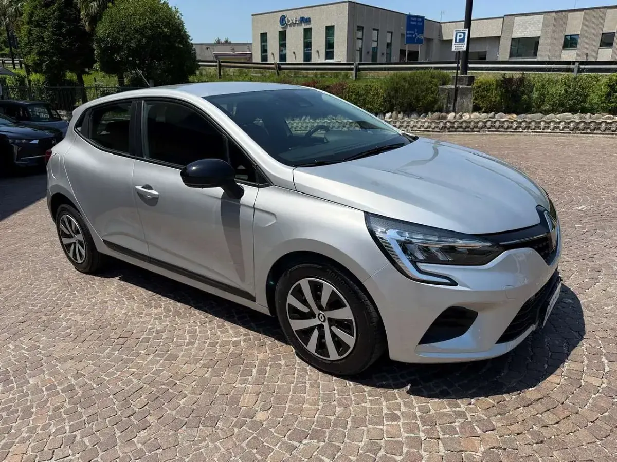 Usata Renault Clio V Equilibre 91 CV (66 kW) 2023 Argento Berlina