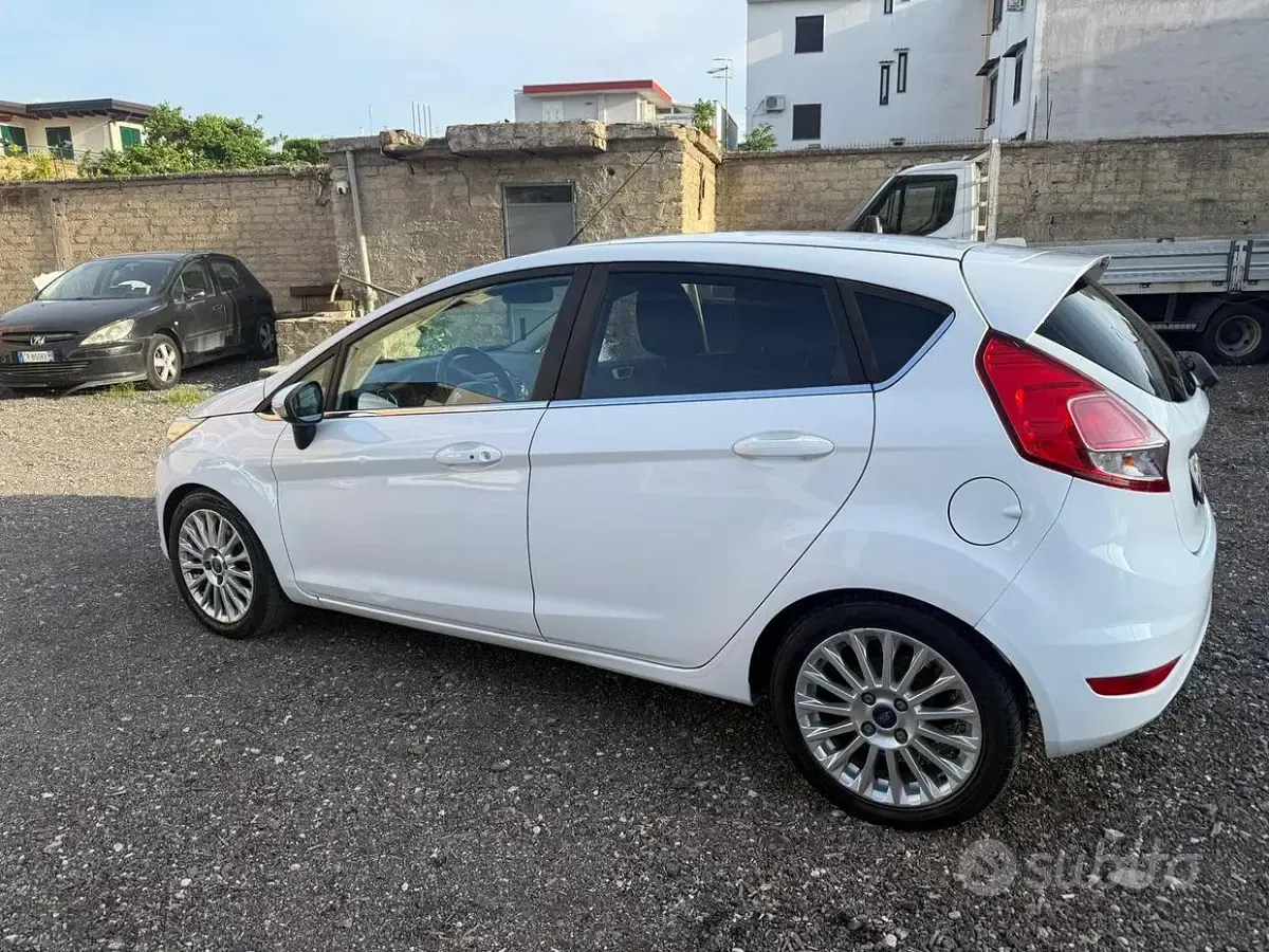 Second-hand Ford Fiesta 75 CP (55 kW) 2013 Berlinǎ