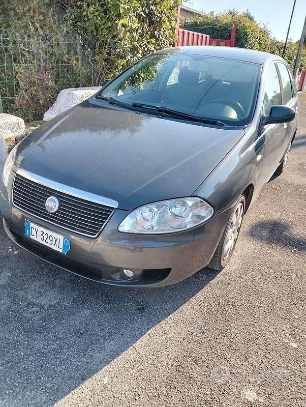 Usata Fiat Croma 150 CV (110 kW) 2005 Marrone Station wagon
