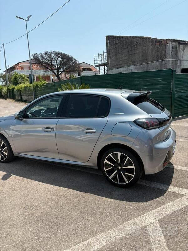 Usata Peugeot 208 82 CV (60 kW) 2021 Grigio Utilitaria