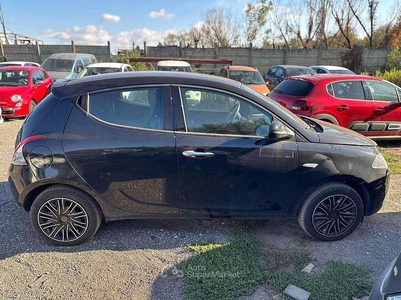 Usata Lancia Ypsilon Gold 70 CV (51 kW) 2023 Nero Utilitaria