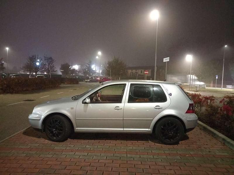 Usata VW Golf IV Highline 116 CV (85 kW) 2001 Grigio Berlina