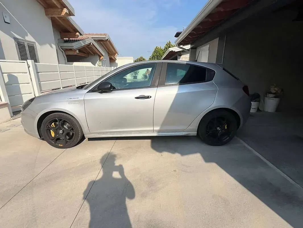 Usata Alfa Romeo Giulietta Veloce 170 CV (125 kW) 2019 Argento Utilitaria